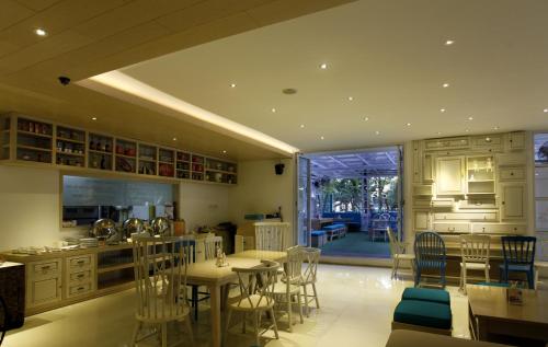 Restorāns vai citas vietas, kur ieturēt maltīti, naktsmītnē Vio Hotel Cimanuk Bandung