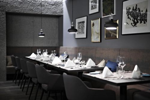 a row of tables in a restaurant with white napkins at Badhaus - Hotel/Restaurant/Café in Bad Hall