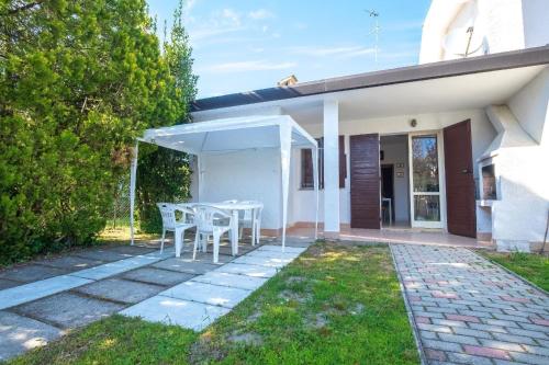 Tolles Ferienhaus in Lido Degli Scacchi mit Privatem Garten