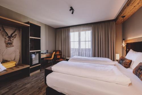 Ένα ή περισσότερα κρεβάτια σε δωμάτιο στο POST POST Hotel - Alpine Boutique Hotel & Spa