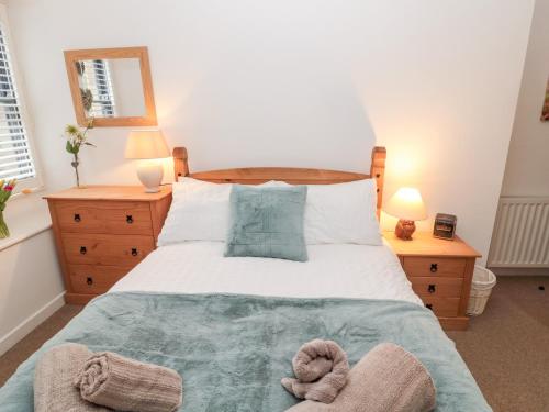 A bed or beds in a room at Grange Cottages