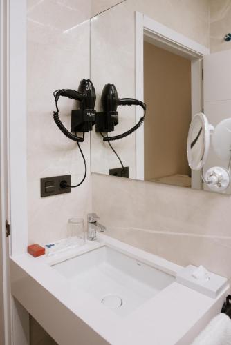 a bathroom with a sink and a mirror at Hotel Melilla Centro in Melilla