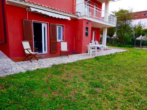 S101 - Sirolo, comodo bilocale con giardino