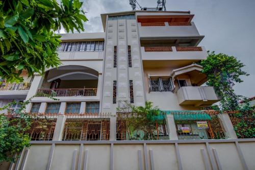 a white building with a fence in front of it at Super OYO Flagship Corporate Club in Rānchī