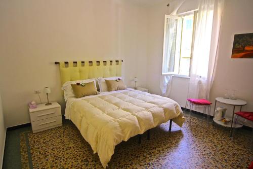 a bedroom with a large bed and a window at Camere Fontanavecchia in Vernazza