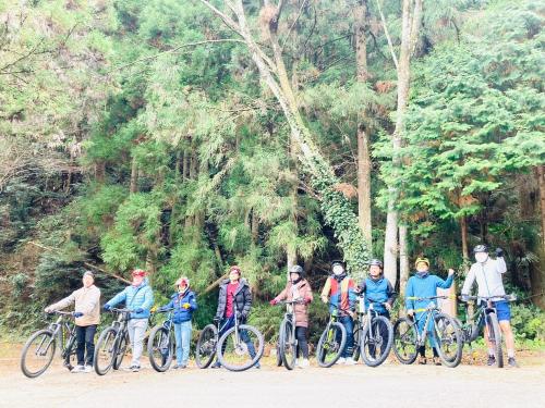 a group of people standing with their bikes at FARMSTAY miyuki-street "Goen" in Ukiha