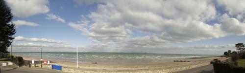 vista su una spiaggia con oceano e nuvole di The Boathouse a Seaview