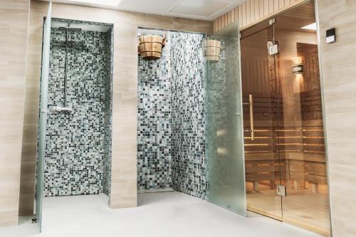 a room with a glass door with a wall of wine bottles at Nacavi Albir Aparthotel in Albir