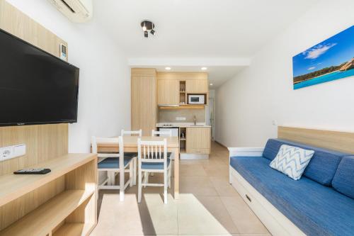 Zdjęcie z galerii obiektu Apartamento Aquamarina 3 w mieście Cala Ferrera