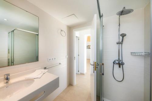 a bathroom with a sink and a shower at Apartamento Aquamarina 8 in Cala Ferrera