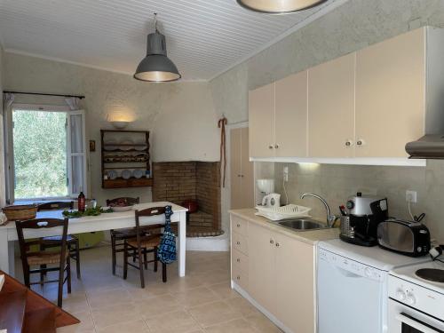 Köök või kööginurk majutusasutuses Maison PORTOKALIA