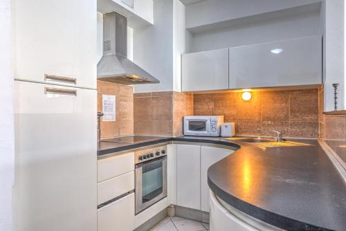 Kuchyňa alebo kuchynka v ubytovaní Budapest Center Apartments
