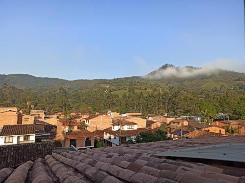 a view of a town with mountains in the background at HOTEL LA POSADA DEL ZAGUÁN in El Retiro