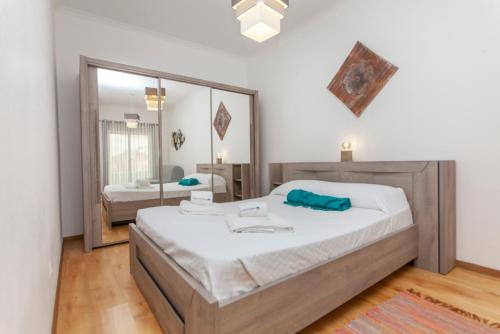 Postel nebo postele na pokoji v ubytování B81 - Casa do Outeiro Westcoast Home