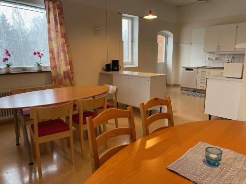 a kitchen and dining room with a table and chairs at Näsbygården in Storvik