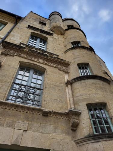 Uzès, au cœur du centre médiéval Le Logis du Consul un bien d'exception du XVIème siècle