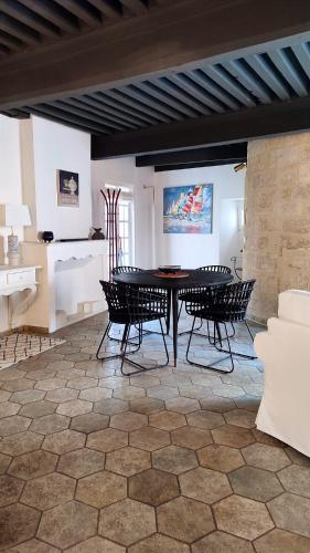 Uzès, au cœur du centre médiéval Le Logis du Consul un bien d'exception du XVIème siècle