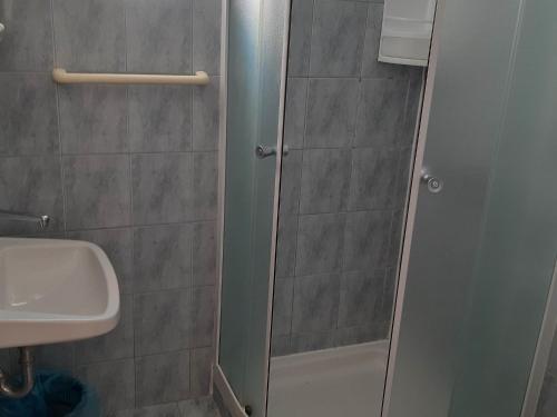 Ένα μπάνιο στο Apartments Franka Saplunara