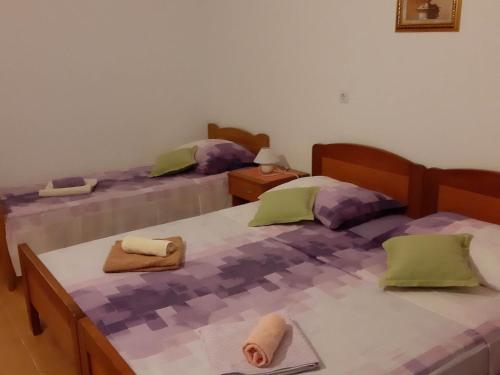 Ένα ή περισσότερα κρεβάτια σε δωμάτιο στο Apartments Franka Saplunara