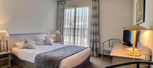Gallery image of Adonis Cannes - Hôtel Thomas in Le Cannet