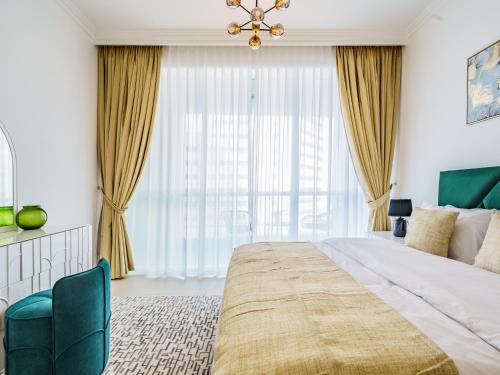 Beautifully Furnished 1BR-Dubai Eye View and Private Beach Access