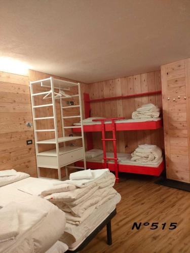 Postel nebo postele na pokoji v ubytování House Cervinia Apartments