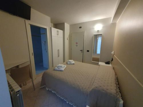 a bedroom with a large bed in a room at Hotel Cumilì in Capo di Ponte