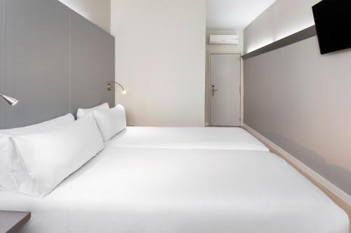 Postel nebo postele na pokoji v ubytování B&B HOTEL Barcelona Mollet