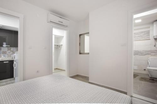 Serious Job Apartment