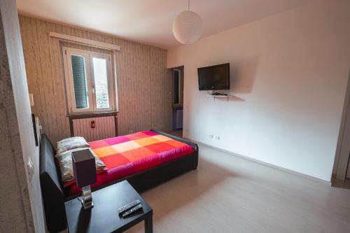 a bedroom with a bed with a colorful blanket at A casa di Luciana in Viterbo
