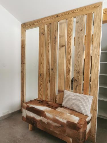 a couch in a room with wooden walls at Panorama Lodge Edelweiss in Gosau