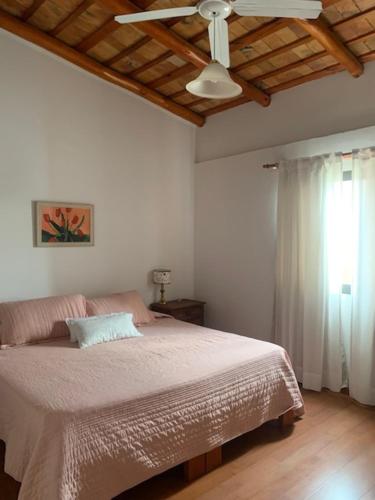 a bedroom with a bed and a ceiling fan at Departamento Centrico in Concordia