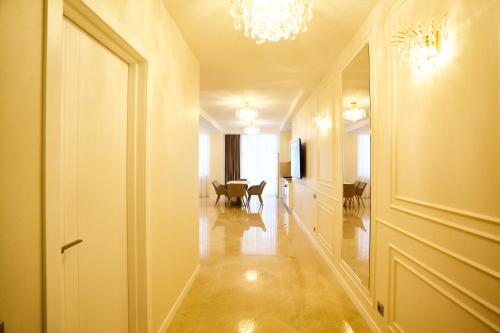 a hallway with a dining room and a chandelier at OLD TOWN CENTRAL PARK in Chişinău