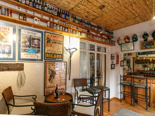 Ο χώρος του lounge ή του μπαρ στο Gumtree Guest House