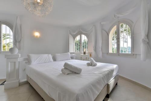 Säng eller sängar i ett rum på Holiday Villa Moraira