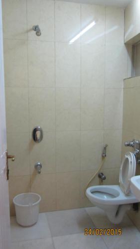 Empire Hotel - Grant Road tesisinde bir banyo