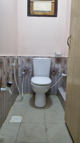 - Baño con aseo en una habitación en Shanvilla, en Jaffna