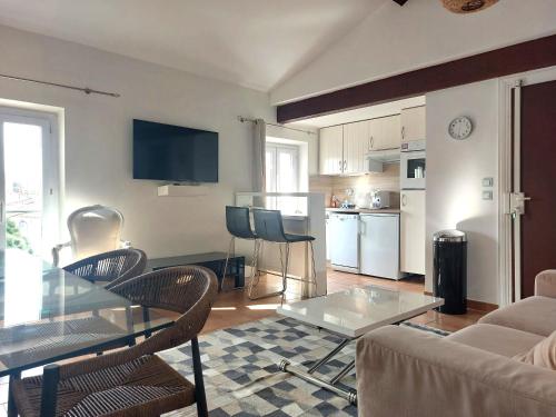 In the hart of old Cannes - Place du Suquet - 2 Min Walking distance from Palais de Festivals and Beaches