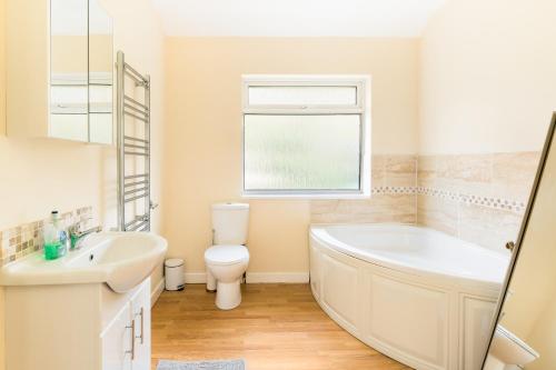 Quinton Essentials photo 9