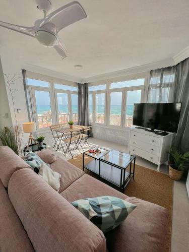 Beautiful sea views apartment Pool & Beach
