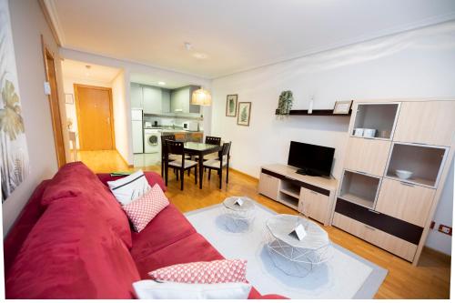 Μια τηλεόραση ή/και κέντρο ψυχαγωγίας στο Apartamentos Cean Bermudez