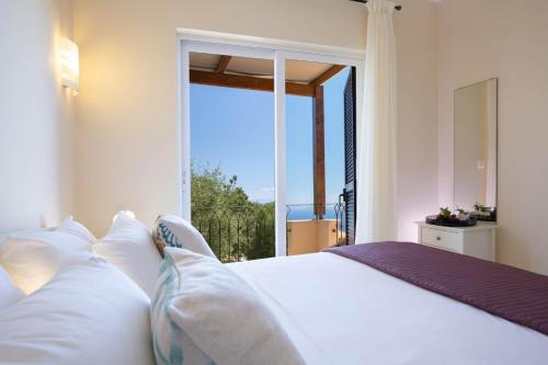 Ένα ή περισσότερα κρεβάτια σε δωμάτιο στο Villa Eione