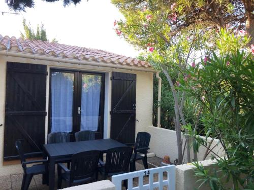 Charmante Villa T2 à 350m de la Plage - 4 Pers, TV, Terrasse, Calme, Proche Commerces - FR-1-81-109