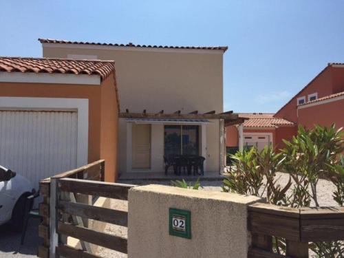 Villa T3 avec Terrasse, 6 Couchages, Proche Port Leucate - FR-1-81-111