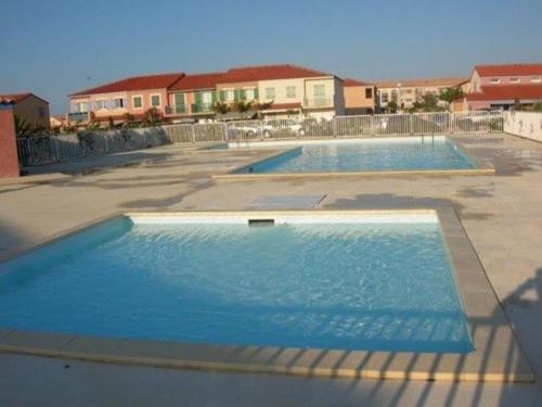 Villa T4 avec Piscine, 3 chambres, jardin, parking privé, proche commerces et plage, 8 couchages - FR-1-81-296