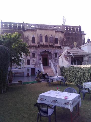 a table and chairs in front of a building at Hotel Radhika Haveli, Mandawa in Mandāwa