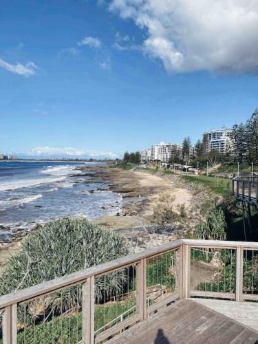 Stylish getaway, beach views, 2 mins from shops – Photos 5