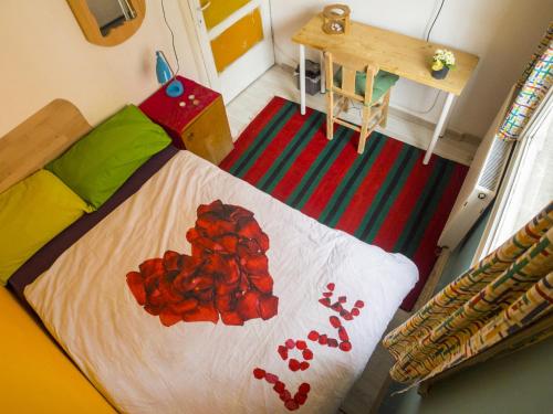 a bedroom with a bed with red roses on it at Shantihome in Izmir
