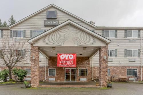 a hotel with a sign on the front of a building at OYO Hotel Olympia - Tumwater in Tumwater