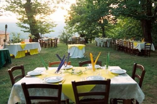 a table set up for a party with umbrellas at Agriturismo La Leggenda in Santa Fiora
